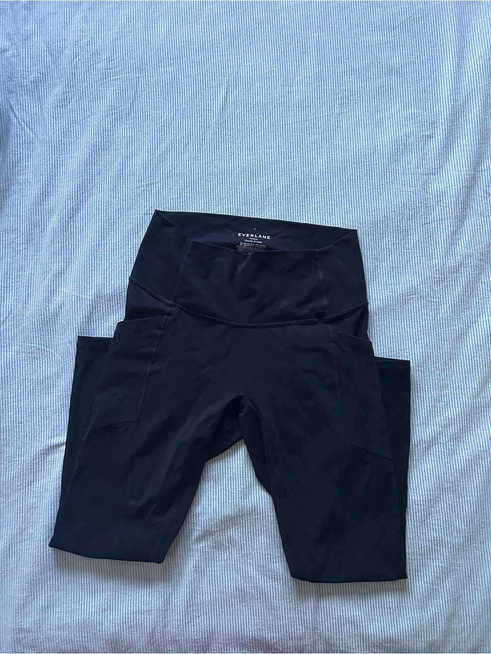 Everlane Woman’s Black Leggings with Side Pockets